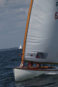 Même en bois, un Finn toujours devant devra être...